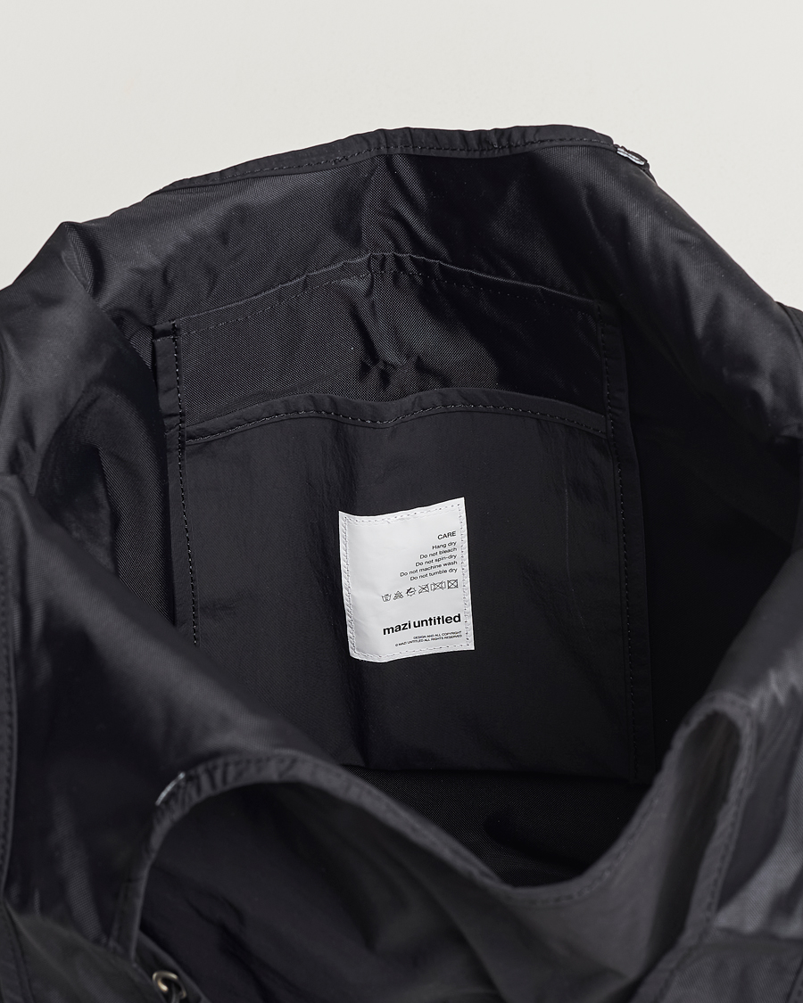 Herr | Väskor | mazi untitled | Nylon Bore Bag Black