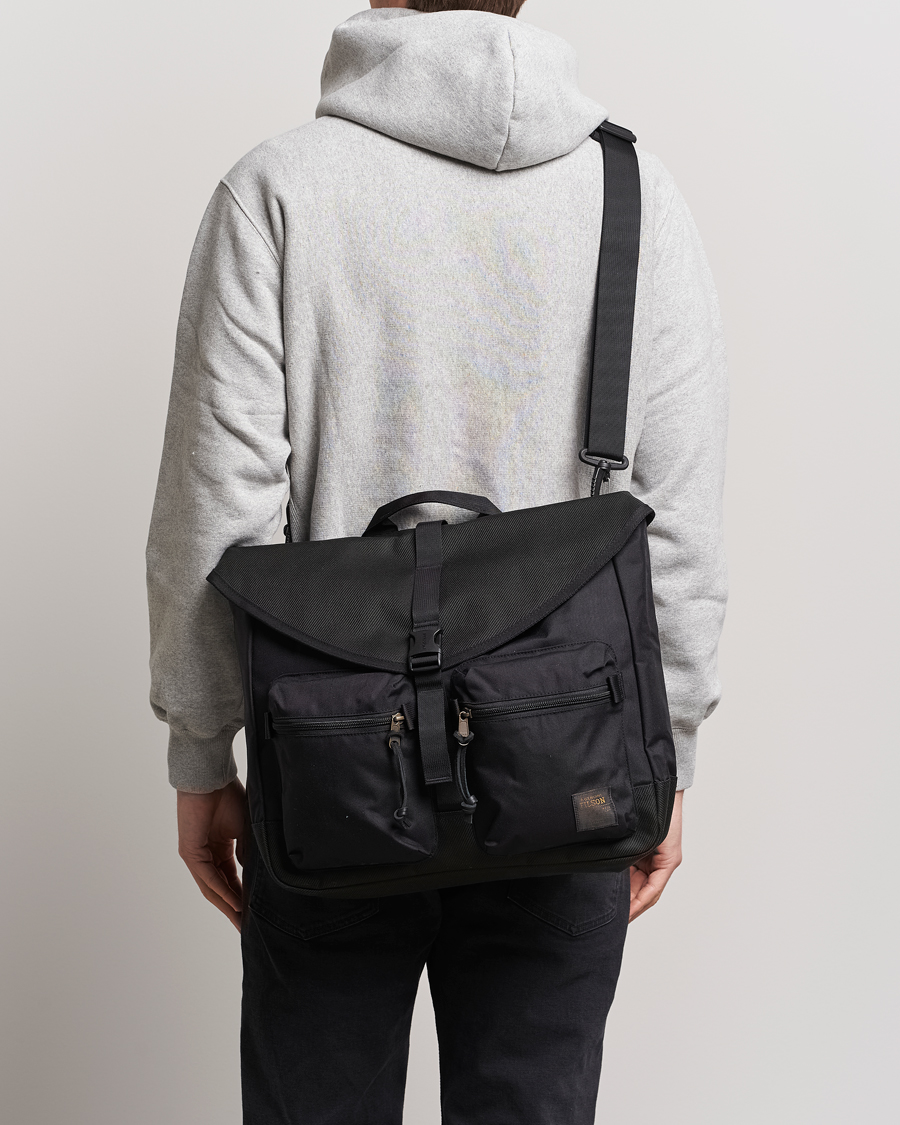 Herr | Väskor | Filson | Surveyor Messenger Bag Black