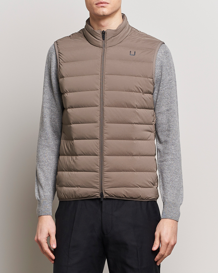 Herr | Business & Beyond | UBR | Sonic Vest Dark Sand