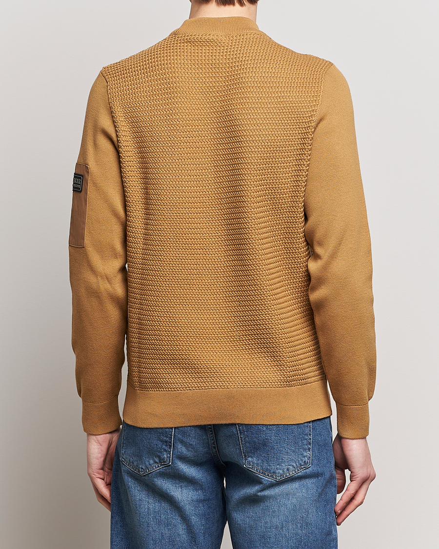 Herr | Tröjor | Barbour International | Clayton Texture Crew Desert