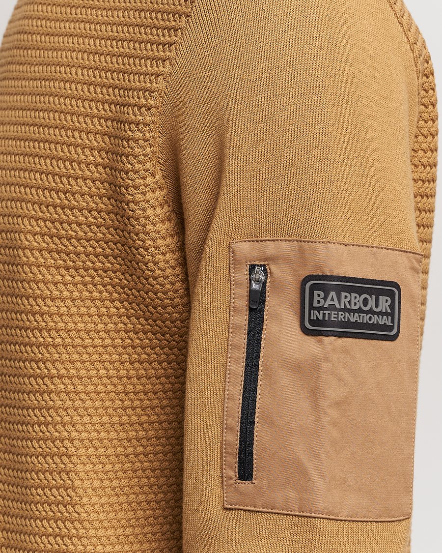Herr | Tröjor | Barbour International | Clayton Texture Crew Desert