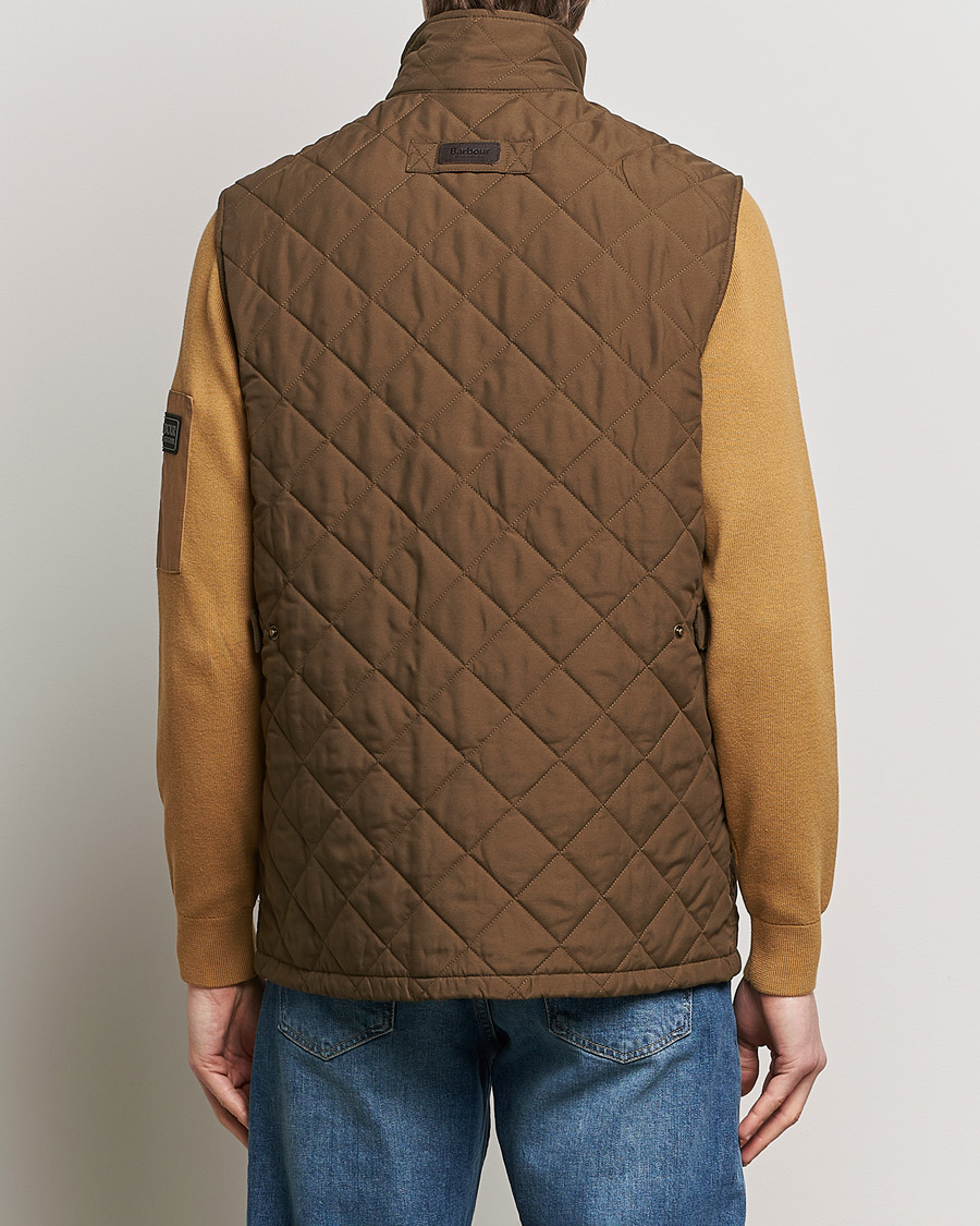 Herr | Jackor | Barbour Lifestyle | Shoveler Peached Quilted Gilet Dark Sand