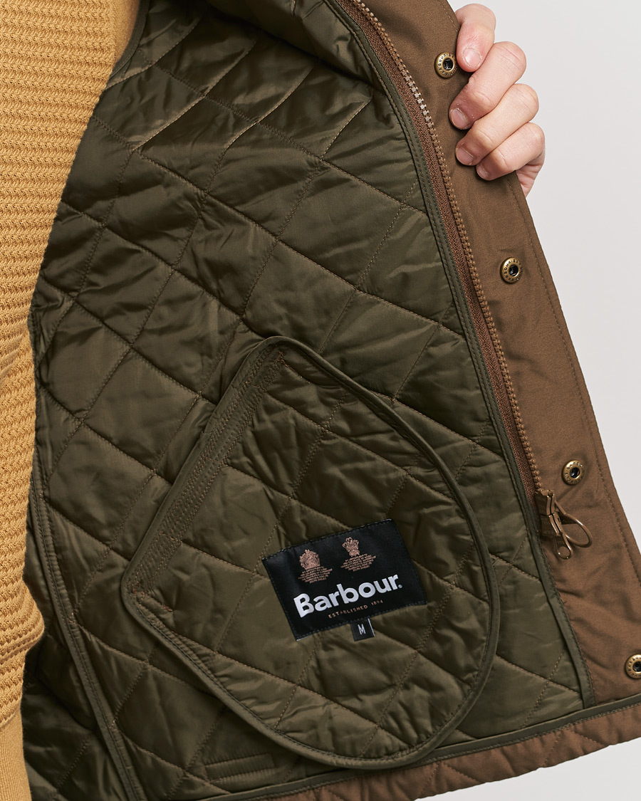 Herr | Jackor | Barbour Lifestyle | Shoveler Peached Quilted Gilet Dark Sand