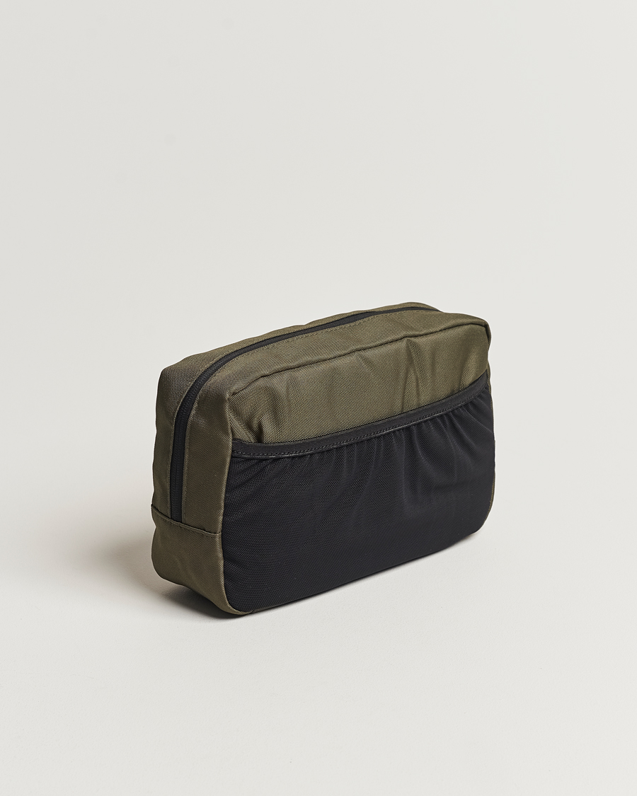 Herr | Accessoarer | Barbour Lifestyle | Arwin Washbag Olive