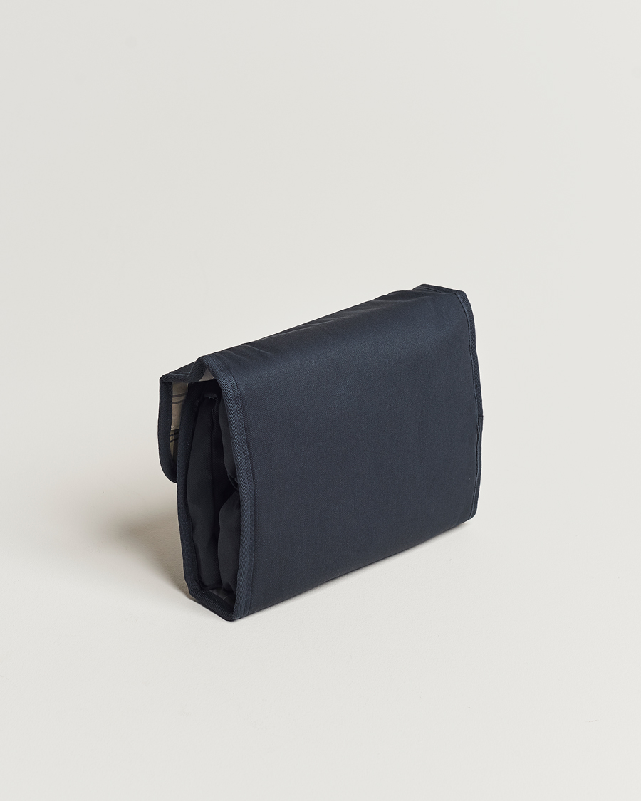 Herr | Väskor | Barbour Lifestyle | Cascade Hanging Washbag Navy