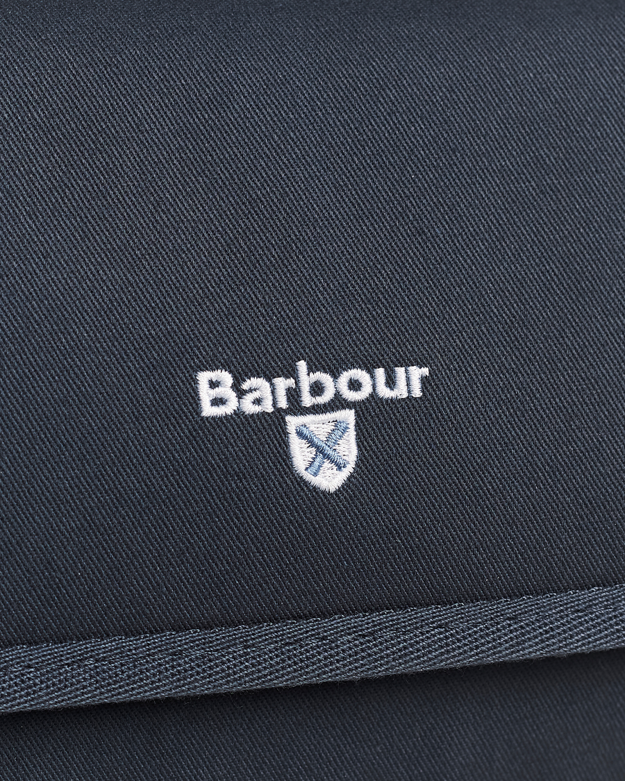 Herr | Väskor | Barbour Lifestyle | Cascade Hanging Washbag Navy