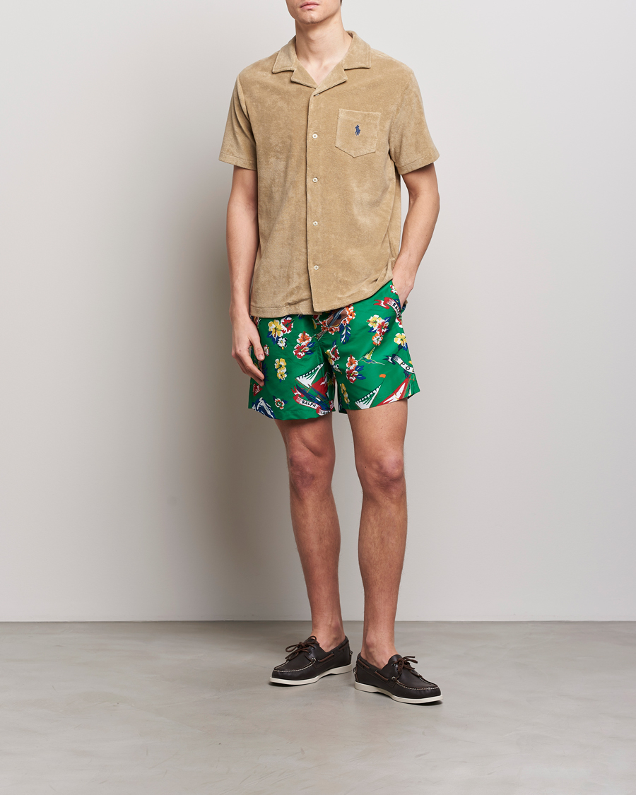 Herr | Badbyxor | Polo Ralph Lauren | Recycled Traveler Printed Swimshorts Surfer Bear