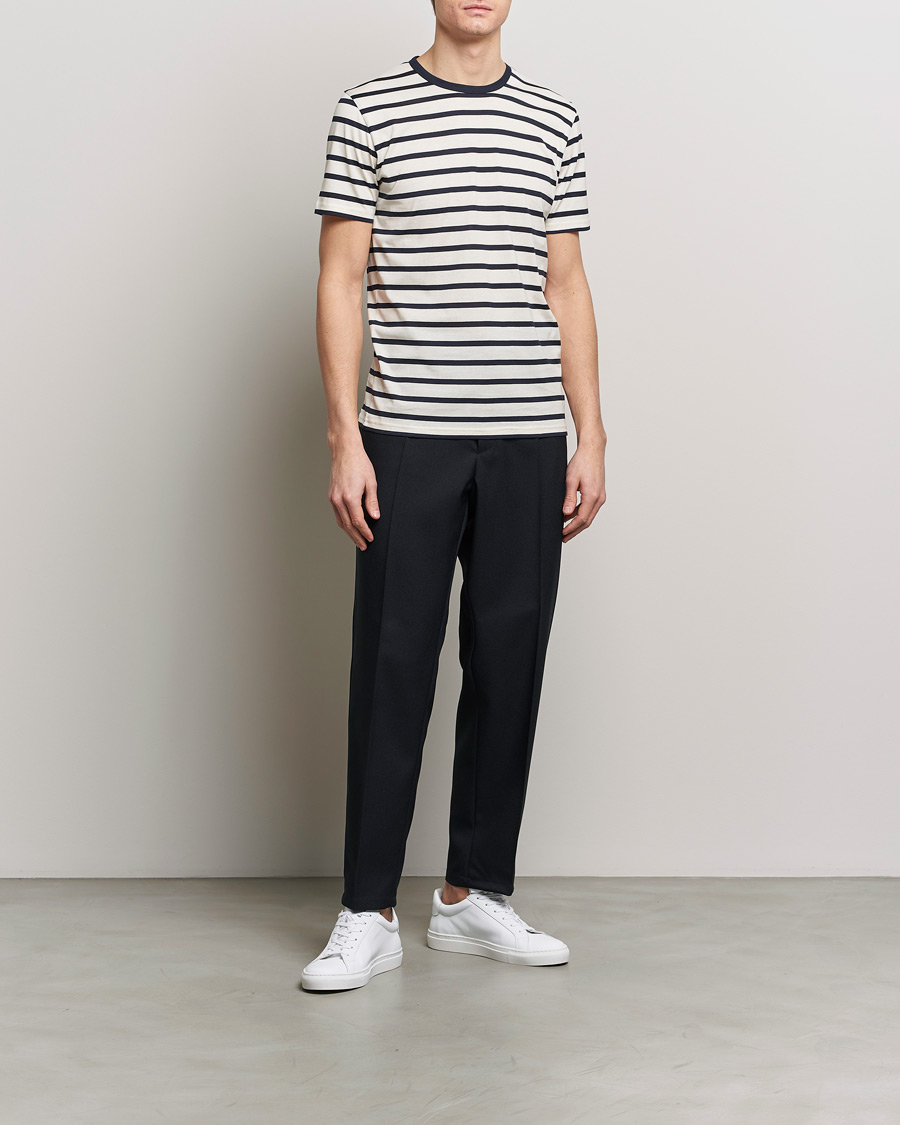 Herr | T-Shirts | Sunspel | Striped Crew Neck Cotton Tee Ecru/Navy