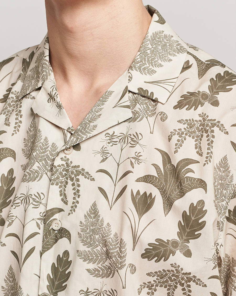Herr | Skjortor | Sunspel | Katie Scott Short Sleeve Printed Resort Shirt Ecru
