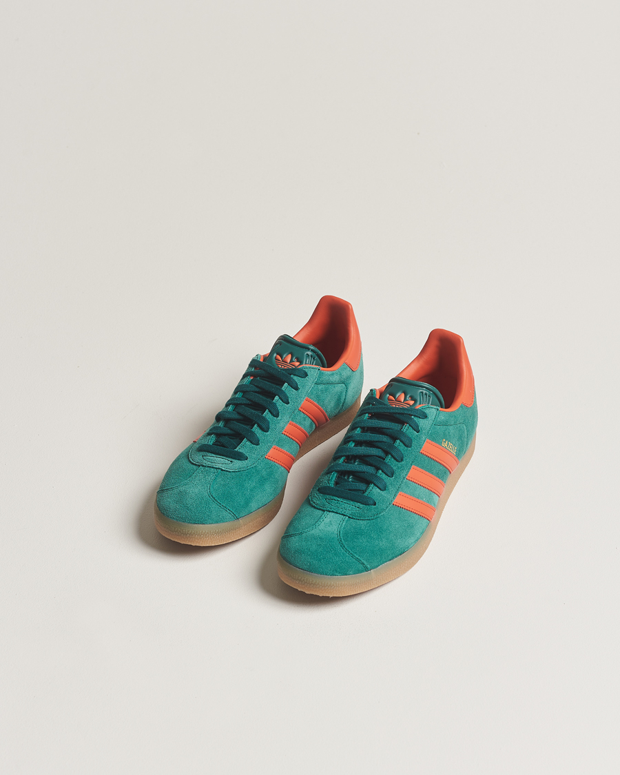 Herr | Mockaskor | adidas Originals | Gazelle Sneaker Green/Red