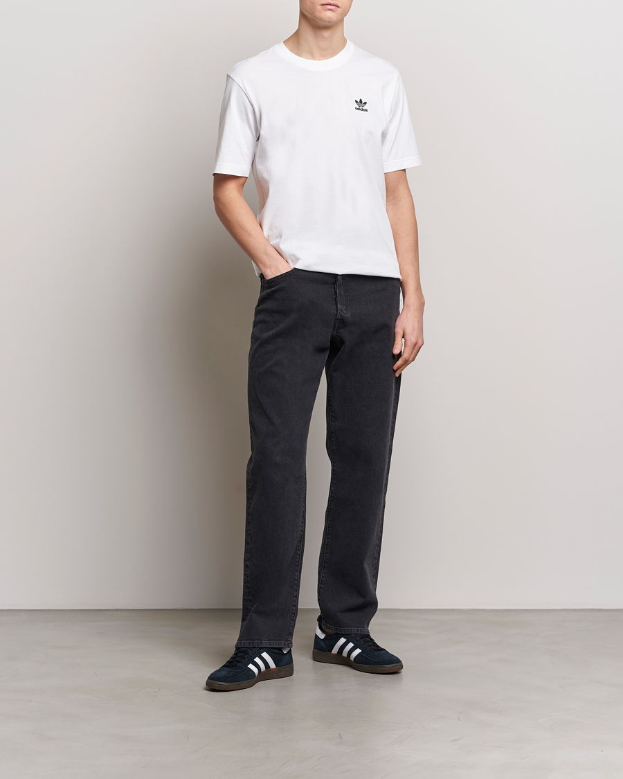 Herr | T-Shirts | adidas Originals | Essential Crew Neck T-Shirt White