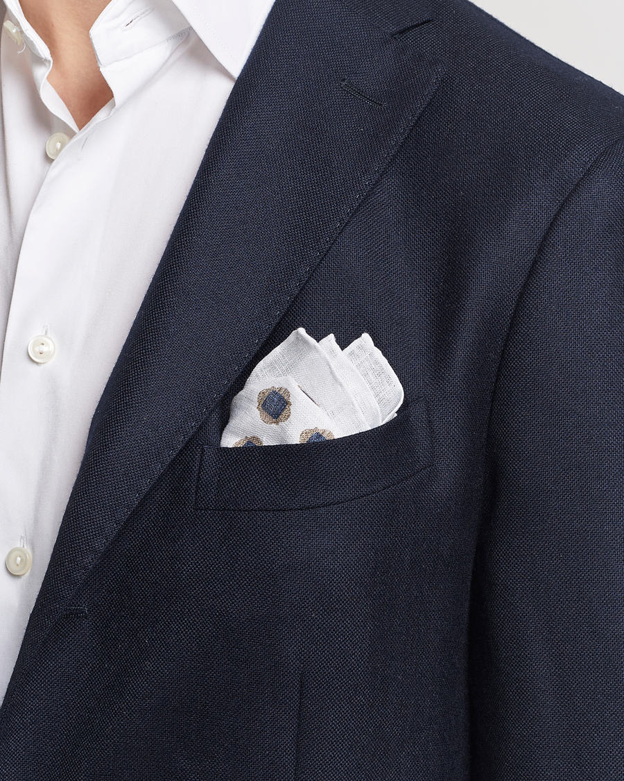 Herr | Amanda Christensen | Amanda Christensen | Linen Printed Medallion Pocket Square White