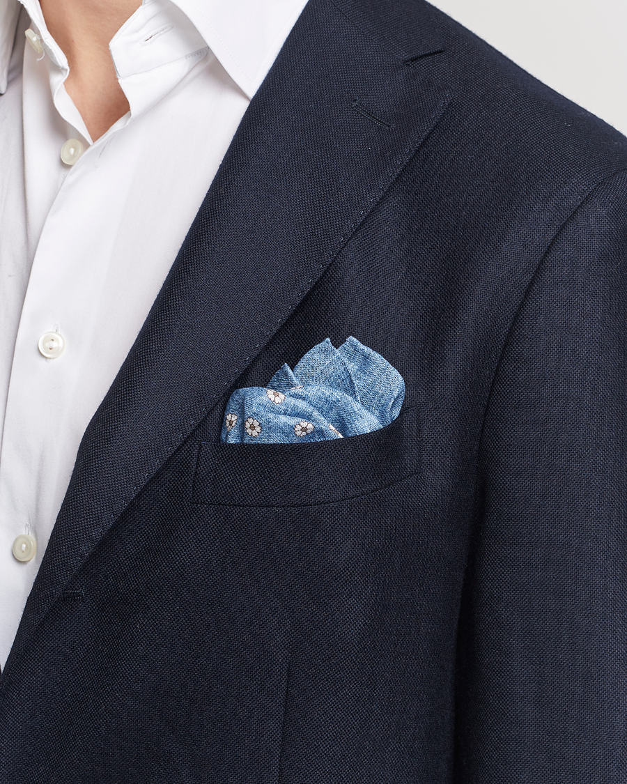 Herr | Business & Beyond | Amanda Christensen | Linen Printed Flower Pocket Square Blue