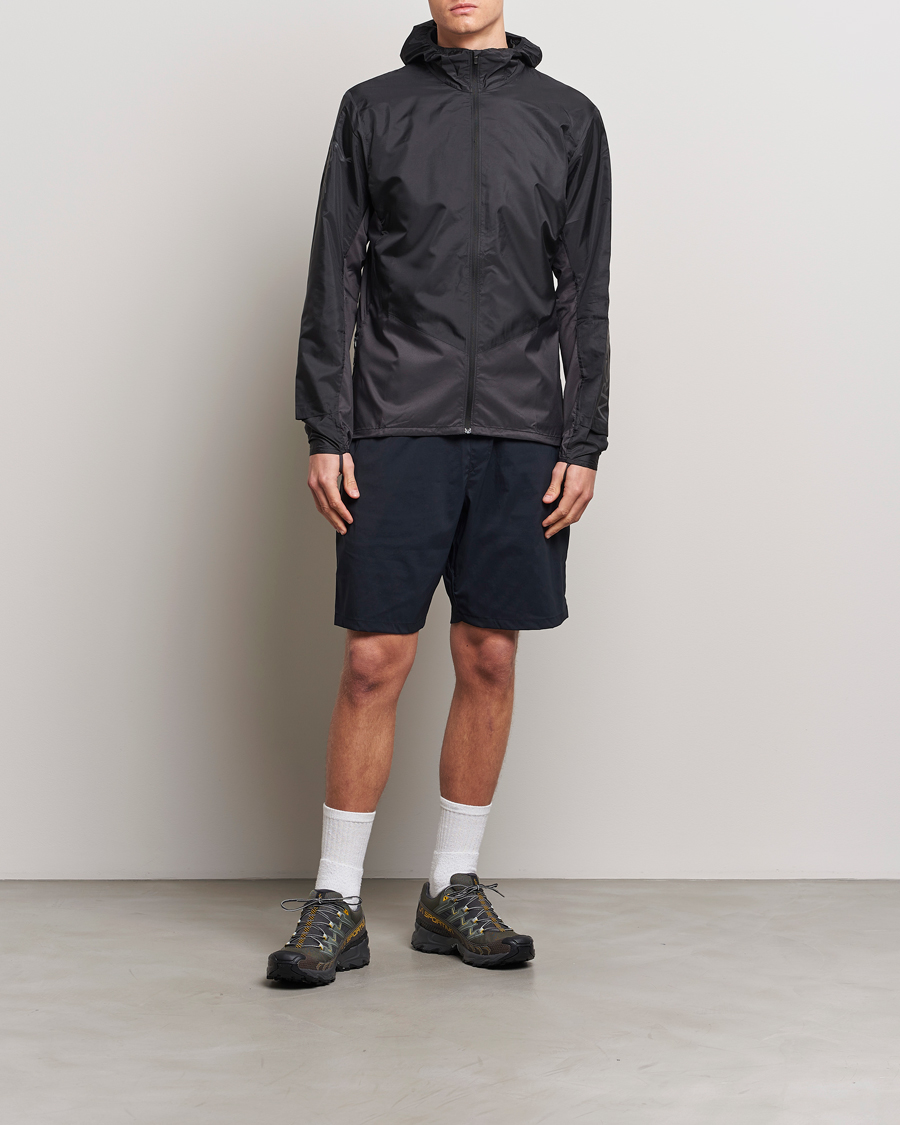 Herr | Jackor | Arc'teryx | Norvan Windshell Hooded Jacket Black/Graphite