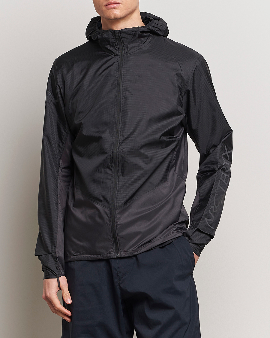 Herr | Active | Arc\'teryx | Norvan Windshell Hooded Jacket Black/Graphite