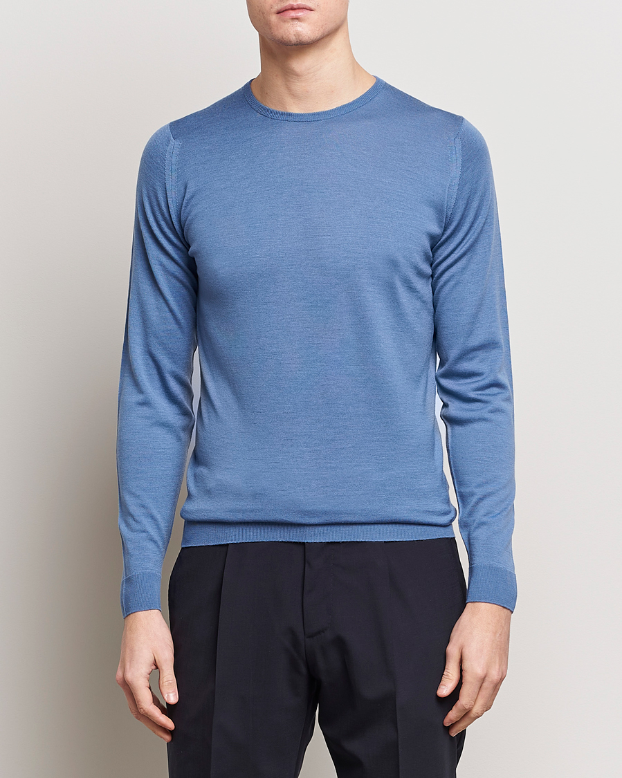 Herr | Wardrobe basics | John Smedley | Lundy Extra Fine Merino Crew Neck Riviera Blue