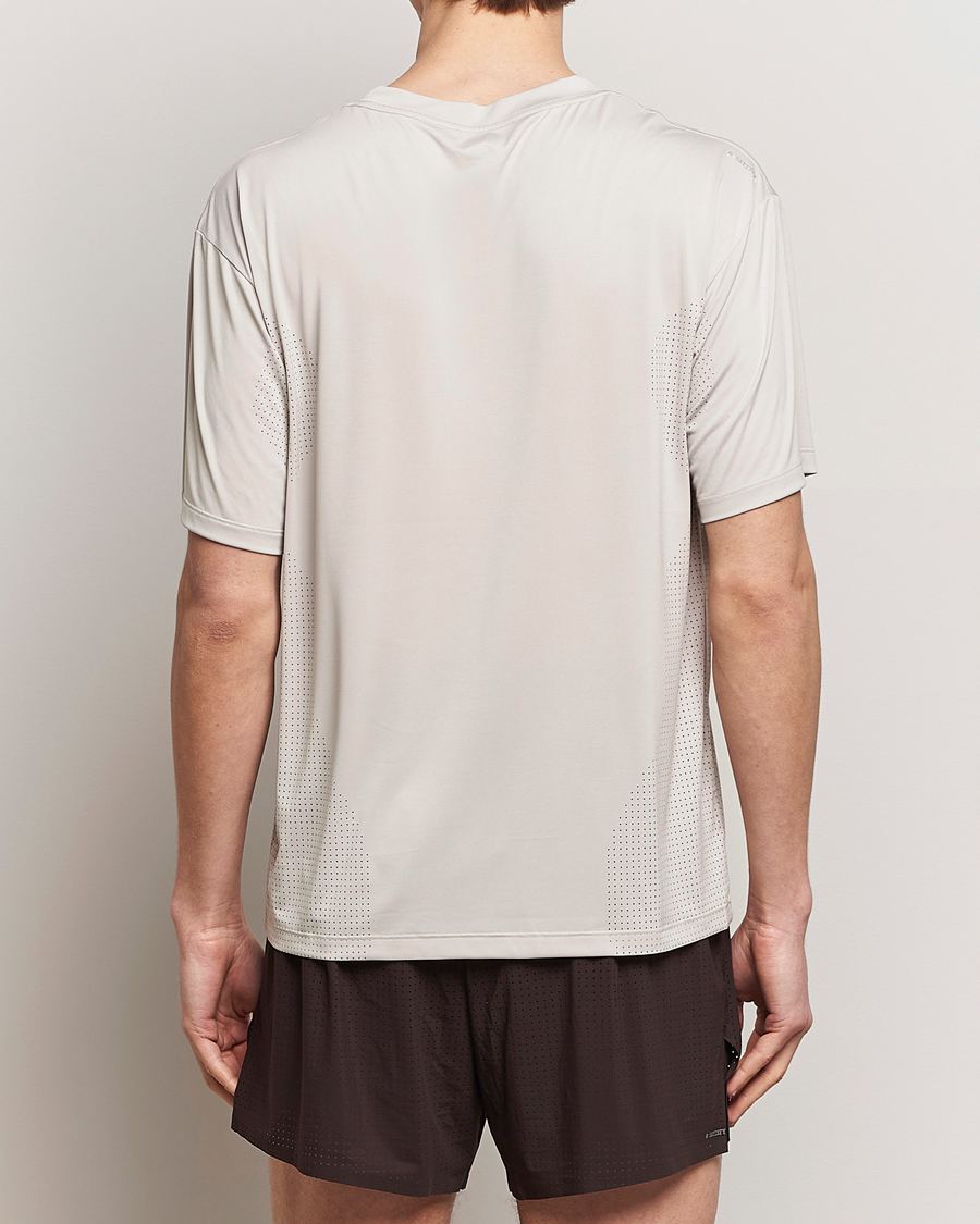 Herr | T-Shirts | Satisfy | AuraLite Air T-Shirt Mineral Dolomite