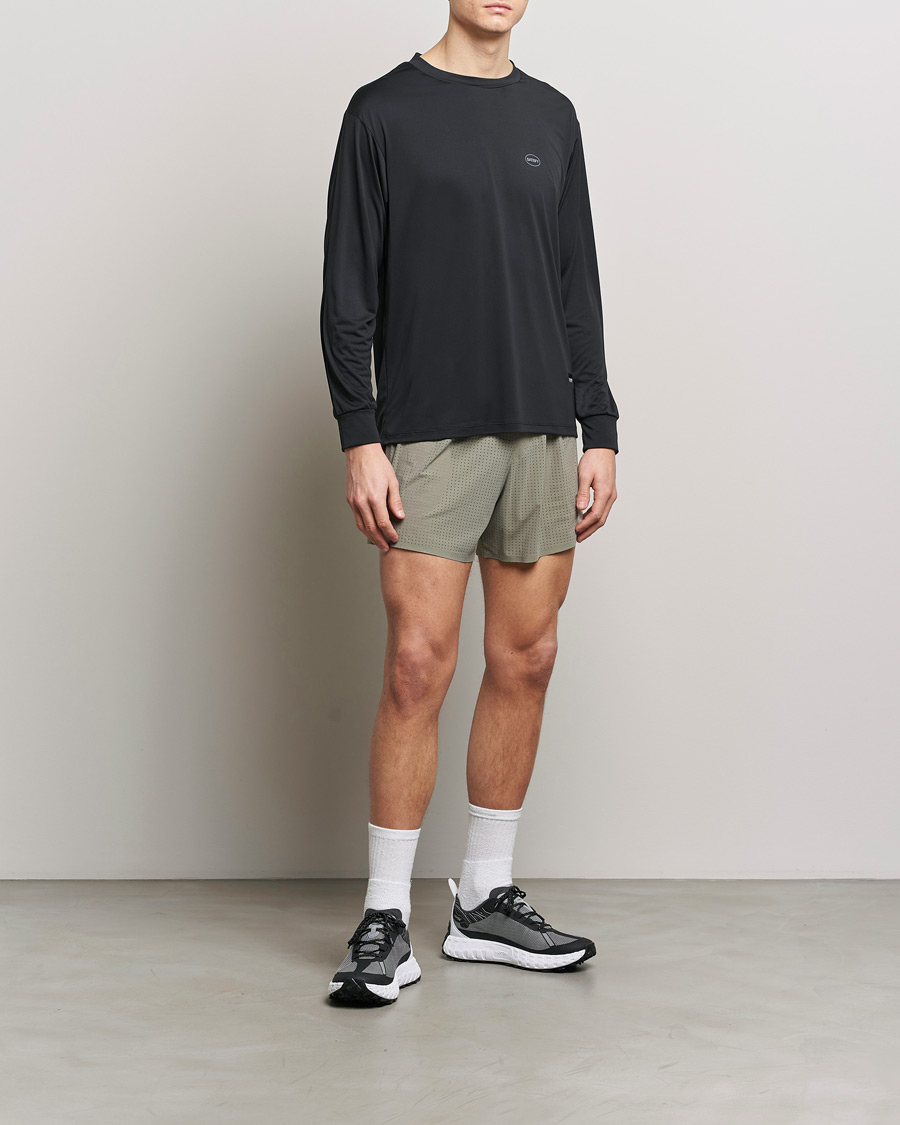Herr | T-Shirts | Satisfy | AuraLite Long Sleeve T-Shirt Black