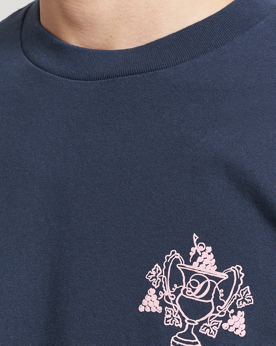 Herr | T-Shirts | Drôle de Monsieur | Blason Embroidered T-Shirt Midnight Blue