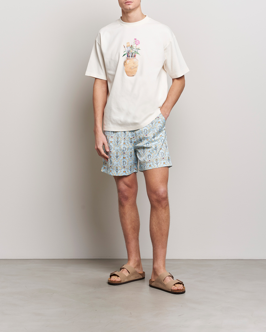 Herr | Badbyxor | Drôle de Monsieur | Ornaments Swim Shorts Light Blue