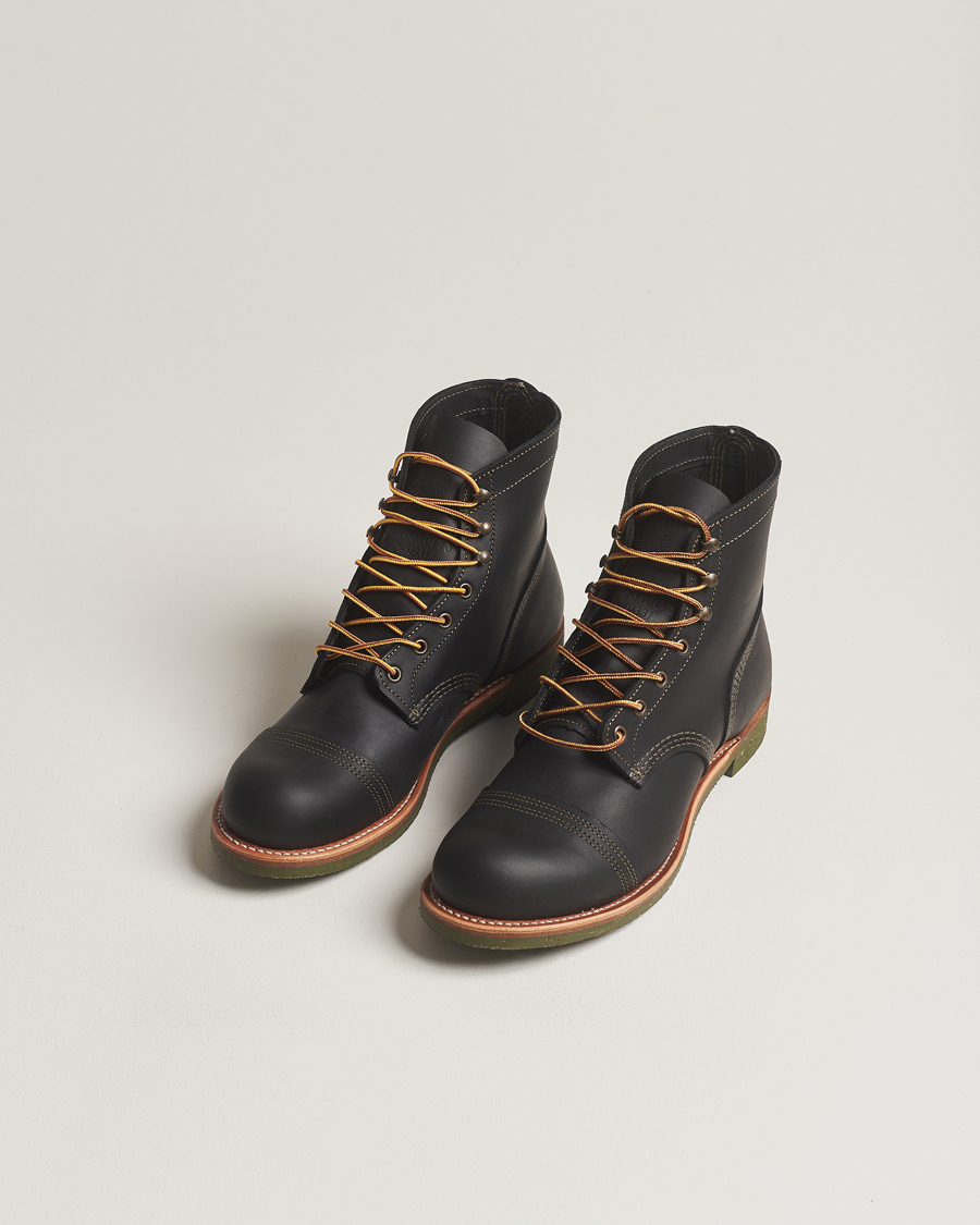 Herr |  | Red Wing Shoes | Iron Ranger Riders Room Boot Black Harness