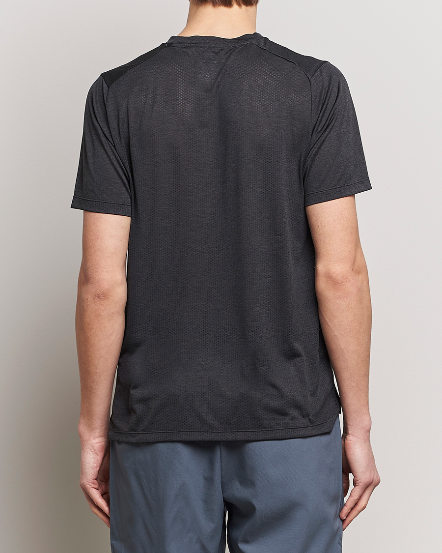 Herr | T-Shirts | New Balance Running | Athletics Run T-Shirt Black