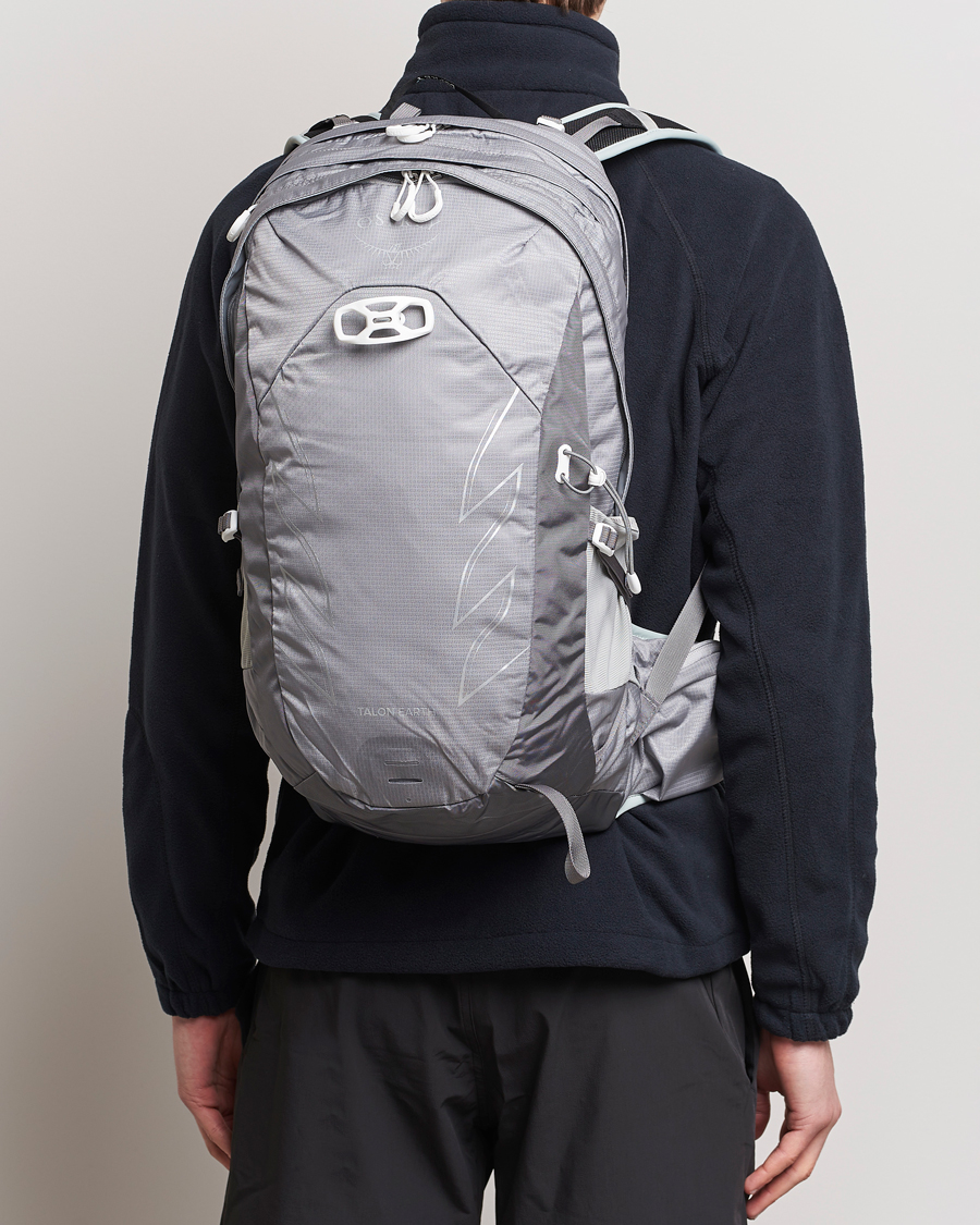 Herr | Väskor | Osprey | Talon Earth 22 Backpack Glacier Grey