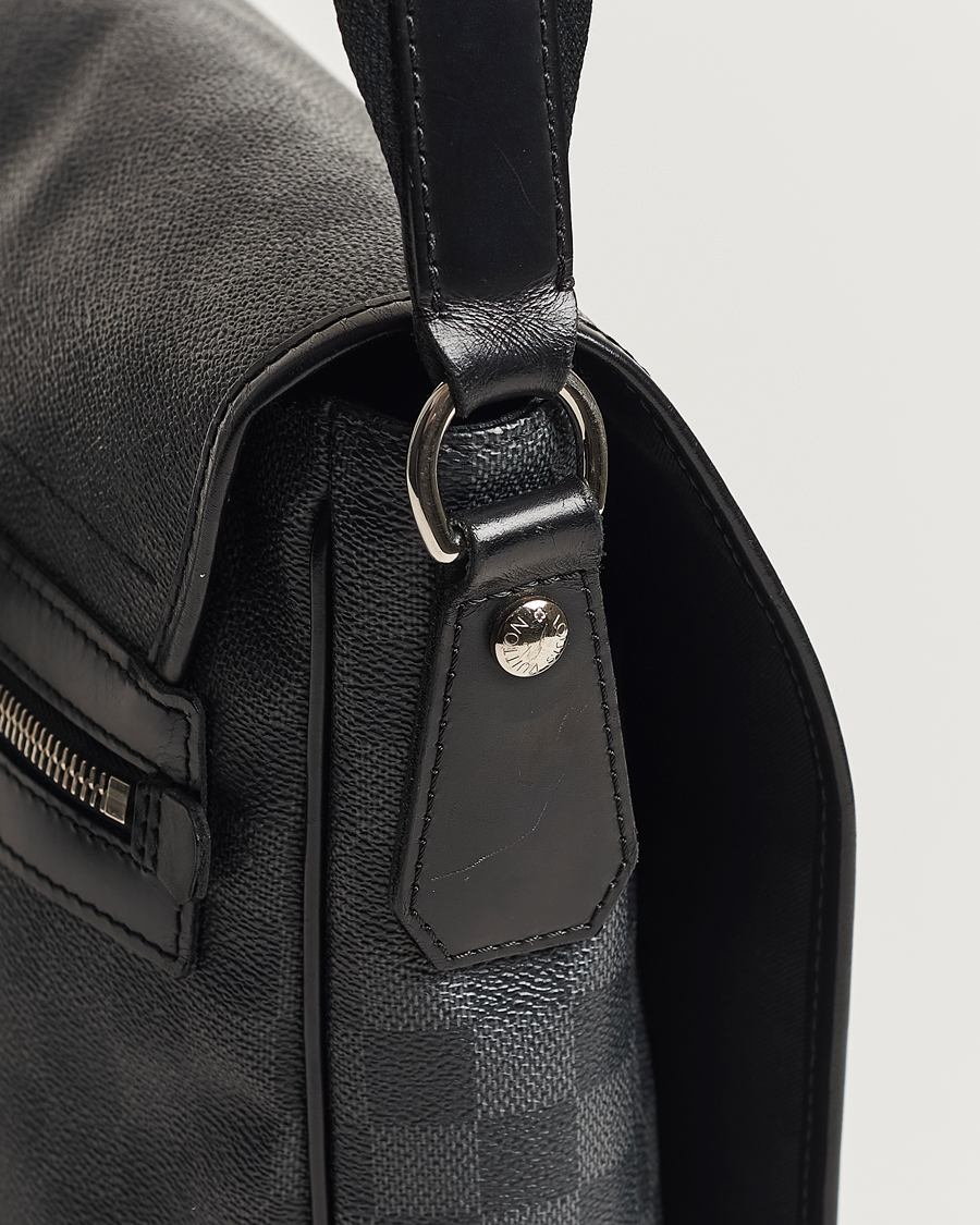 Herr | Louis Vuitton Pre-Owned Daniel MM Satchel Leather Bag Damier Graphite | Louis Vuitton Pre-Owned | Daniel MM Satchel Leather Bag Damier Graphite