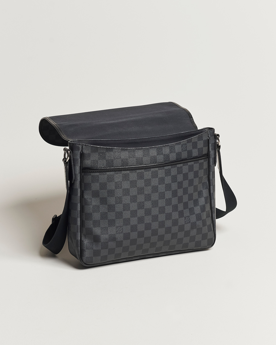 Herr | Louis Vuitton Pre-Owned Daniel MM Satchel Leather Bag Damier Graphite | Louis Vuitton Pre-Owned | Daniel MM Satchel Leather Bag Damier Graphite