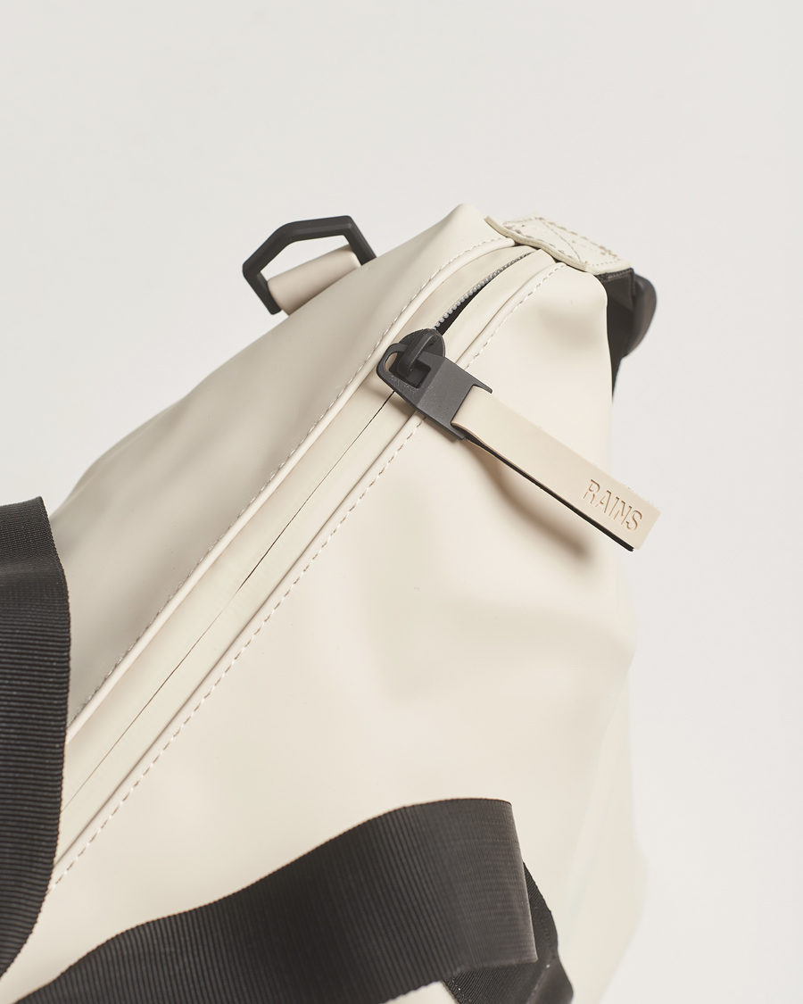 Herr | Väskor | RAINS | Hilo Small Weekendbag Dune