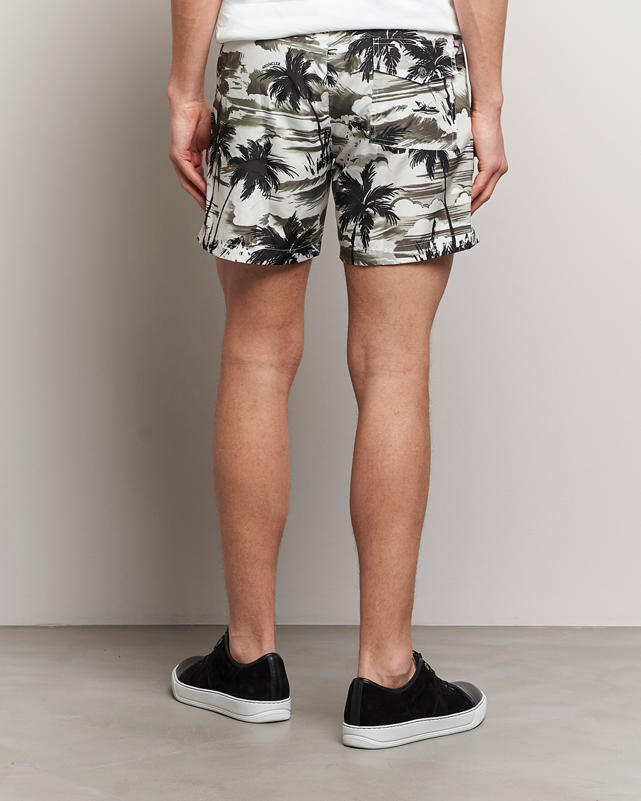 Herr | Badbyxor | Moncler | Palm Printed Swim Shorts White/Olive