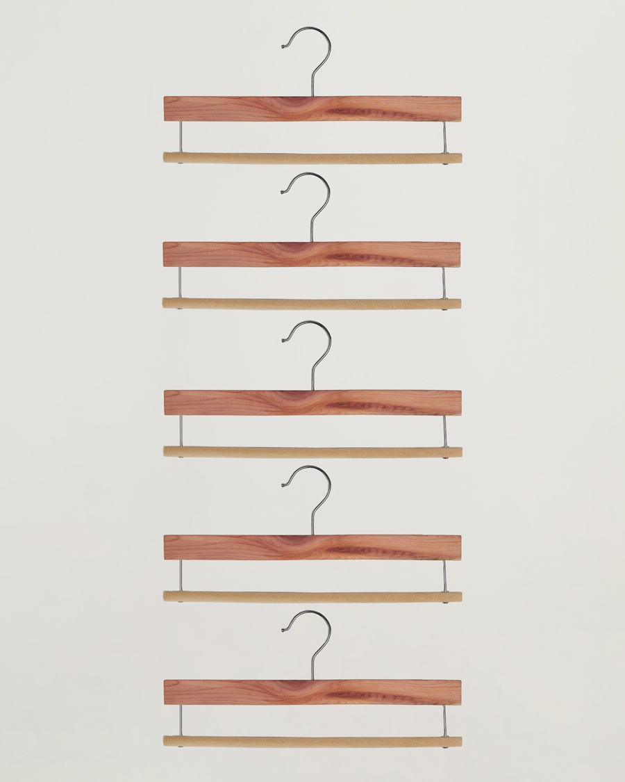 Herr | Exklusivt Care of Carl | Care with Carl | 5-Pack Cedar Wood Trouser Hangers