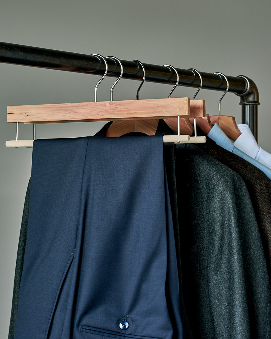 Herr | Exklusivt Care of Carl | Care with Carl | 5-Pack Cedar Wood Trouser Hangers