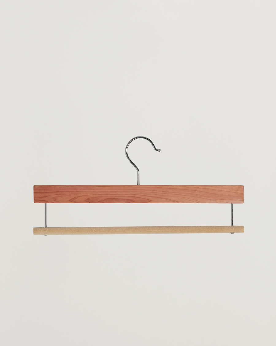 Herr | Exklusivt Care of Carl | Care with Carl | 5-Pack Cedar Wood Trouser Hangers
