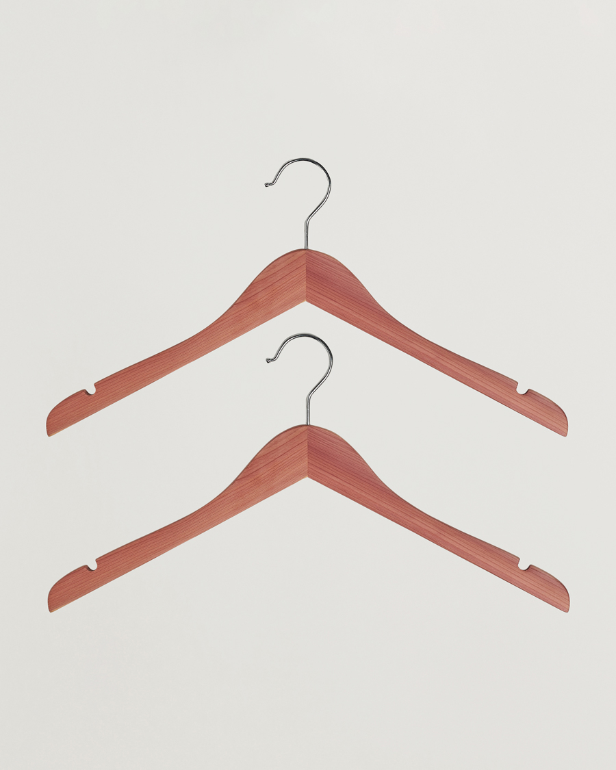 Herr | Exklusivt Care of Carl | Care with Carl | 2-Pack Cedar Wood Shirt Hangers