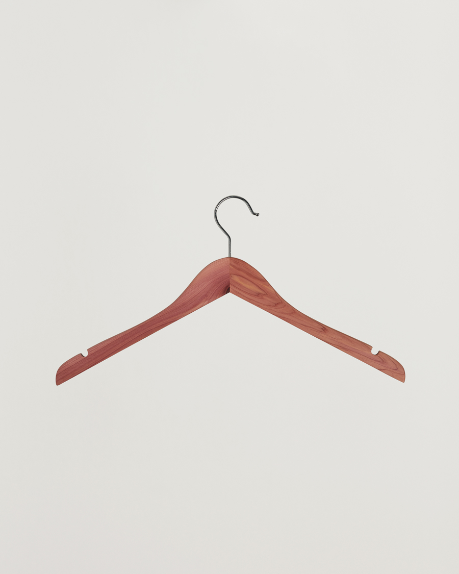 Herr | Exklusivt Care of Carl | Care with Carl | 2-Pack Cedar Wood Shirt Hangers