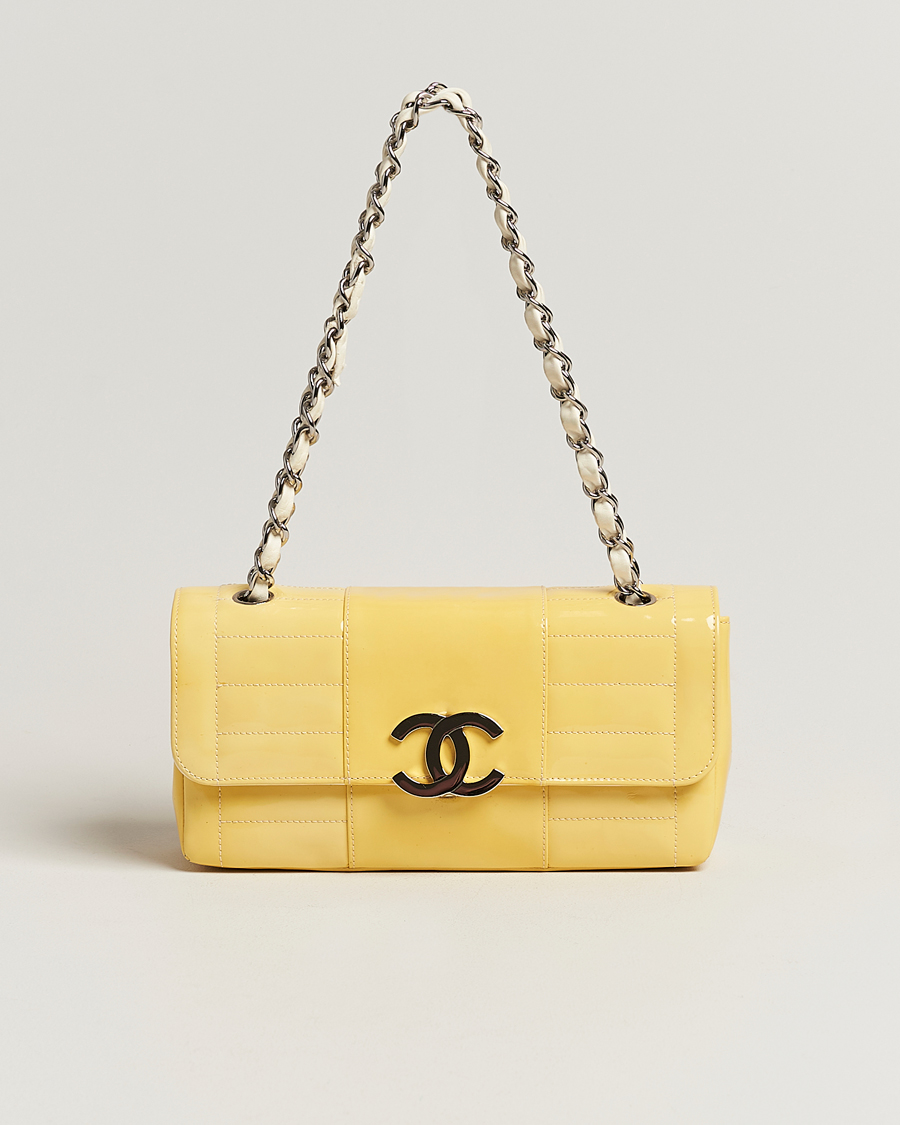 Herr | Chanel Pre-Owned Patent Flap Bag Yellow | Chanel Pre-Owned | Patent Flap Bag Yellow