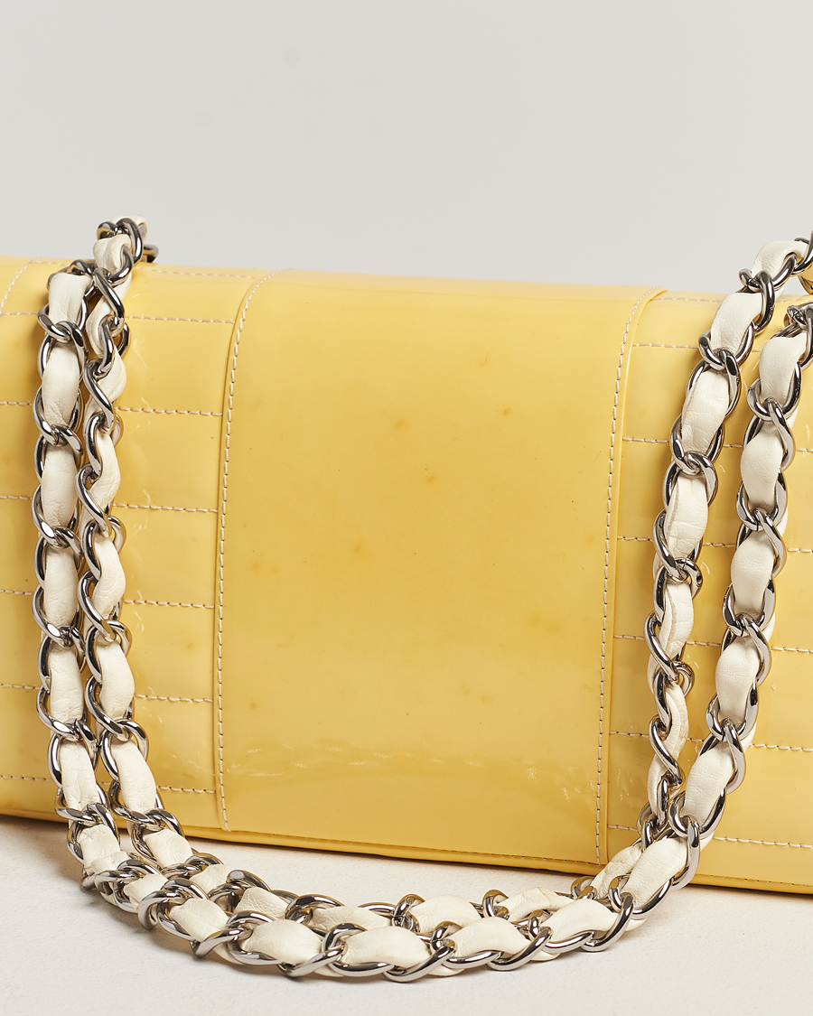 Herr | Chanel Pre-Owned Patent Flap Bag Yellow | Chanel Pre-Owned | Patent Flap Bag Yellow