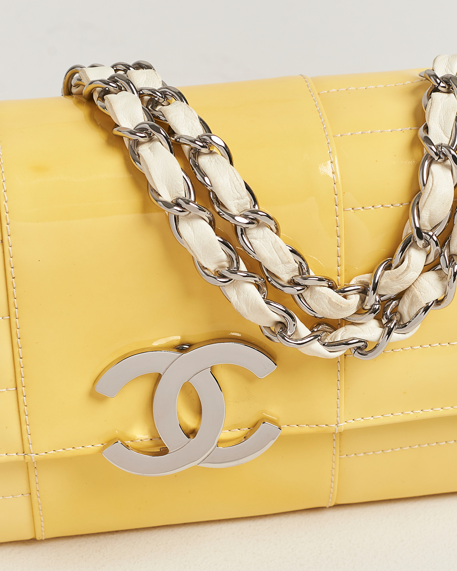 Herr | Chanel Pre-Owned Patent Flap Bag Yellow | Chanel Pre-Owned | Patent Flap Bag Yellow