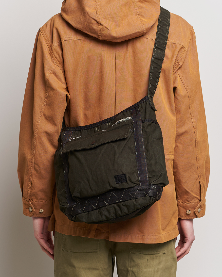 Herr | Avdelningar | Porter-Yoshida & Co. | Crag Shoulder Bag Khaki