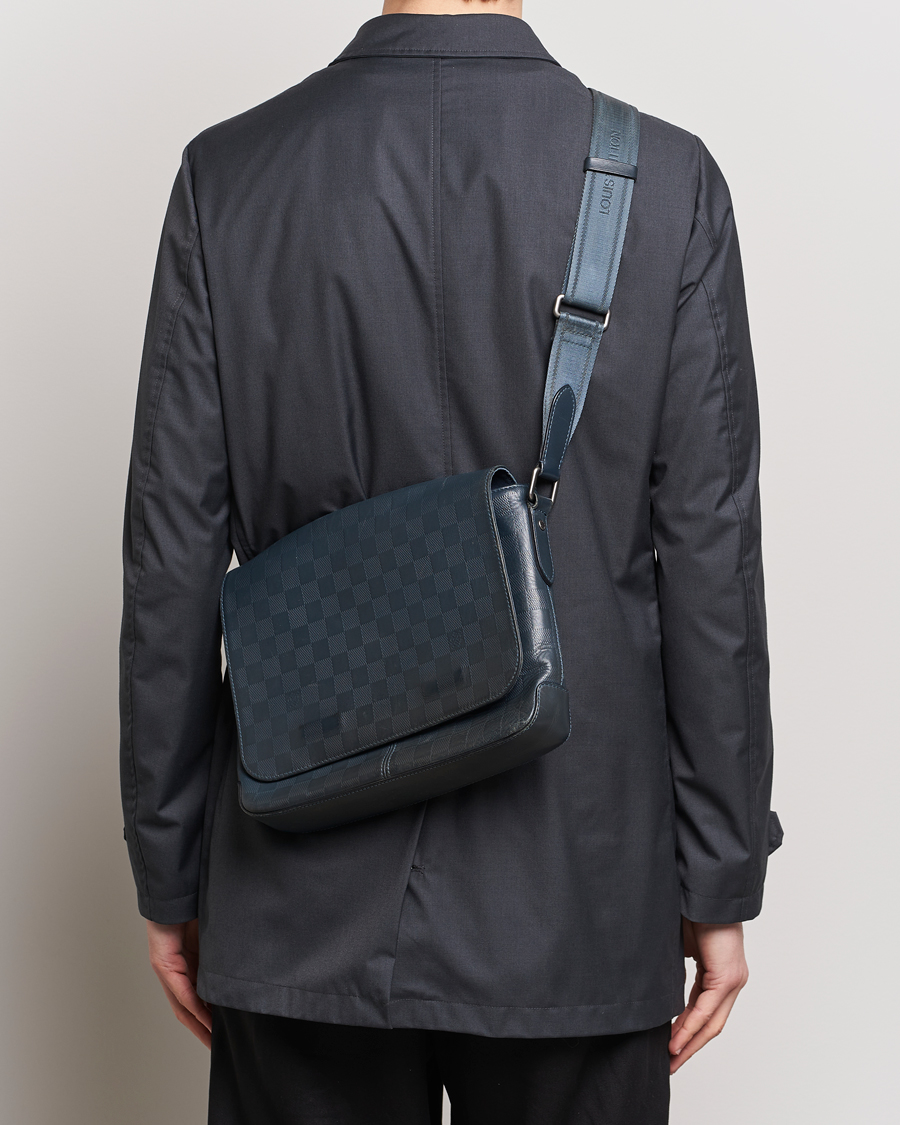 Herre | Louis Vuitton Pre-Owned | Louis Vuitton Pre-Owned | District PM Messenger Bag Damier Infini 