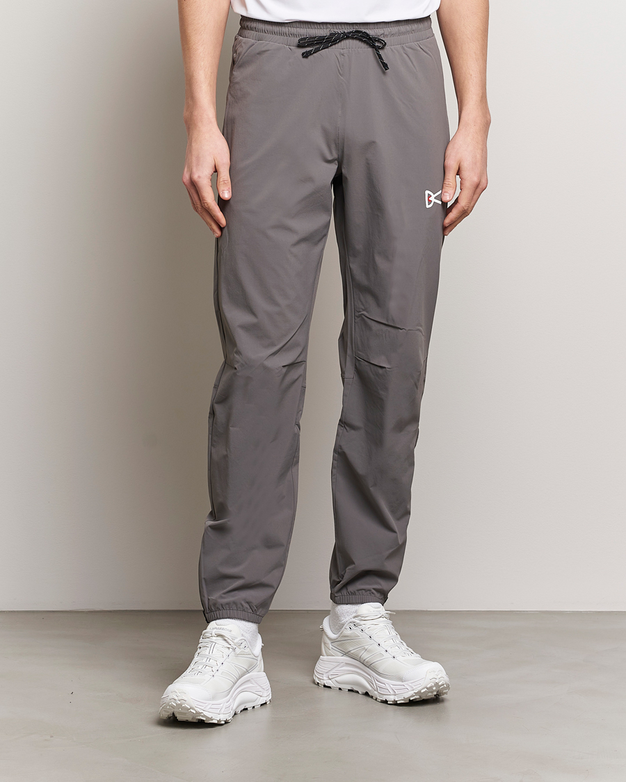 Herr | Funktionsbyxor | District Vision | Lightweight DWR Track Pants Charcoal
