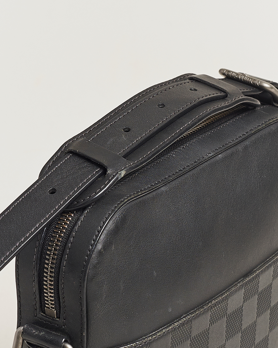 Herr | Louis Vuitton Pre-Owned Damier Infini Pochette District Shoulder Bag | Louis Vuitton Pre-Owned | Damier Infini Pochette District Shoulder Bag