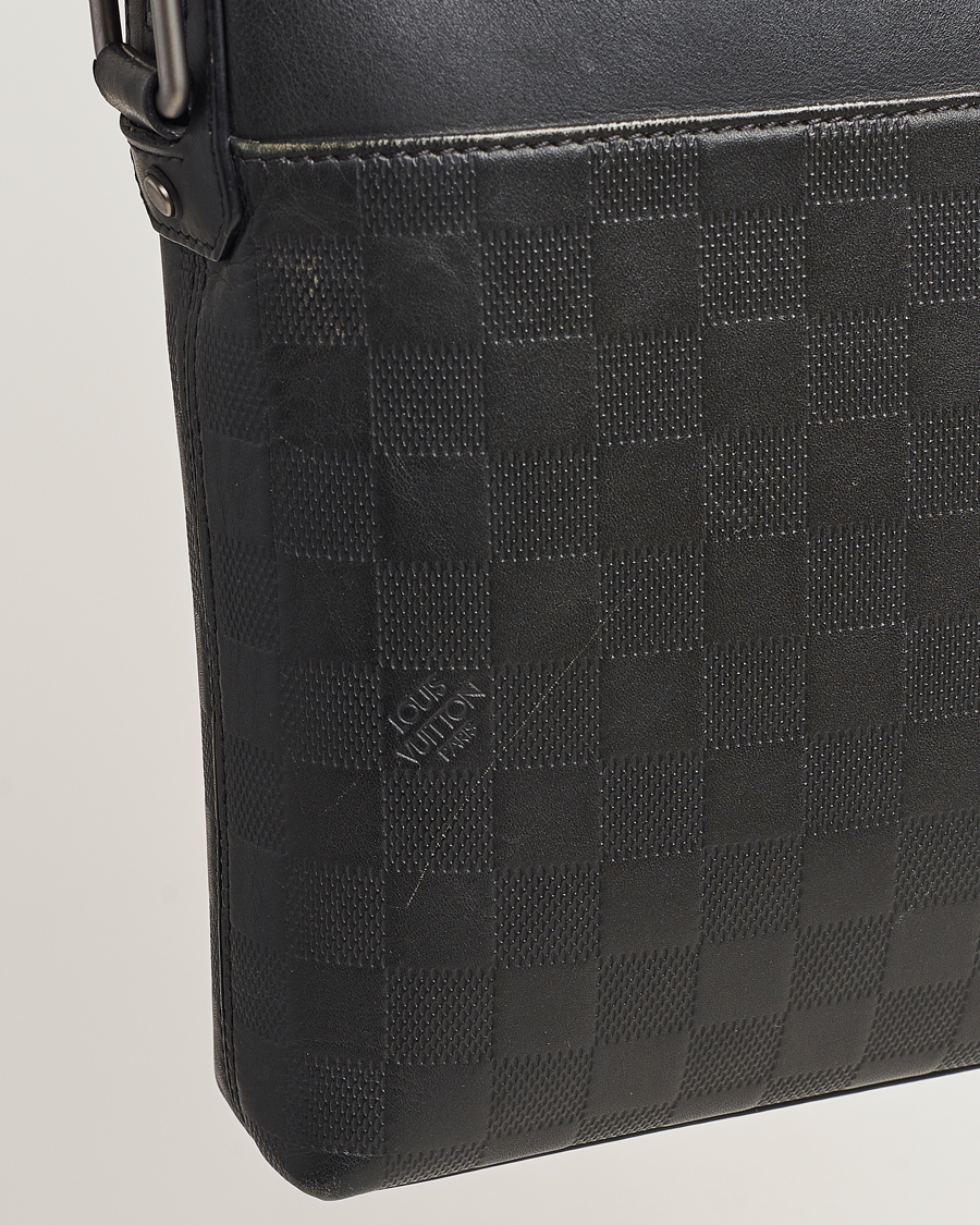 Herr | Louis Vuitton Pre-Owned Damier Infini Pochette District Shoulder Bag | Louis Vuitton Pre-Owned | Damier Infini Pochette District Shoulder Bag