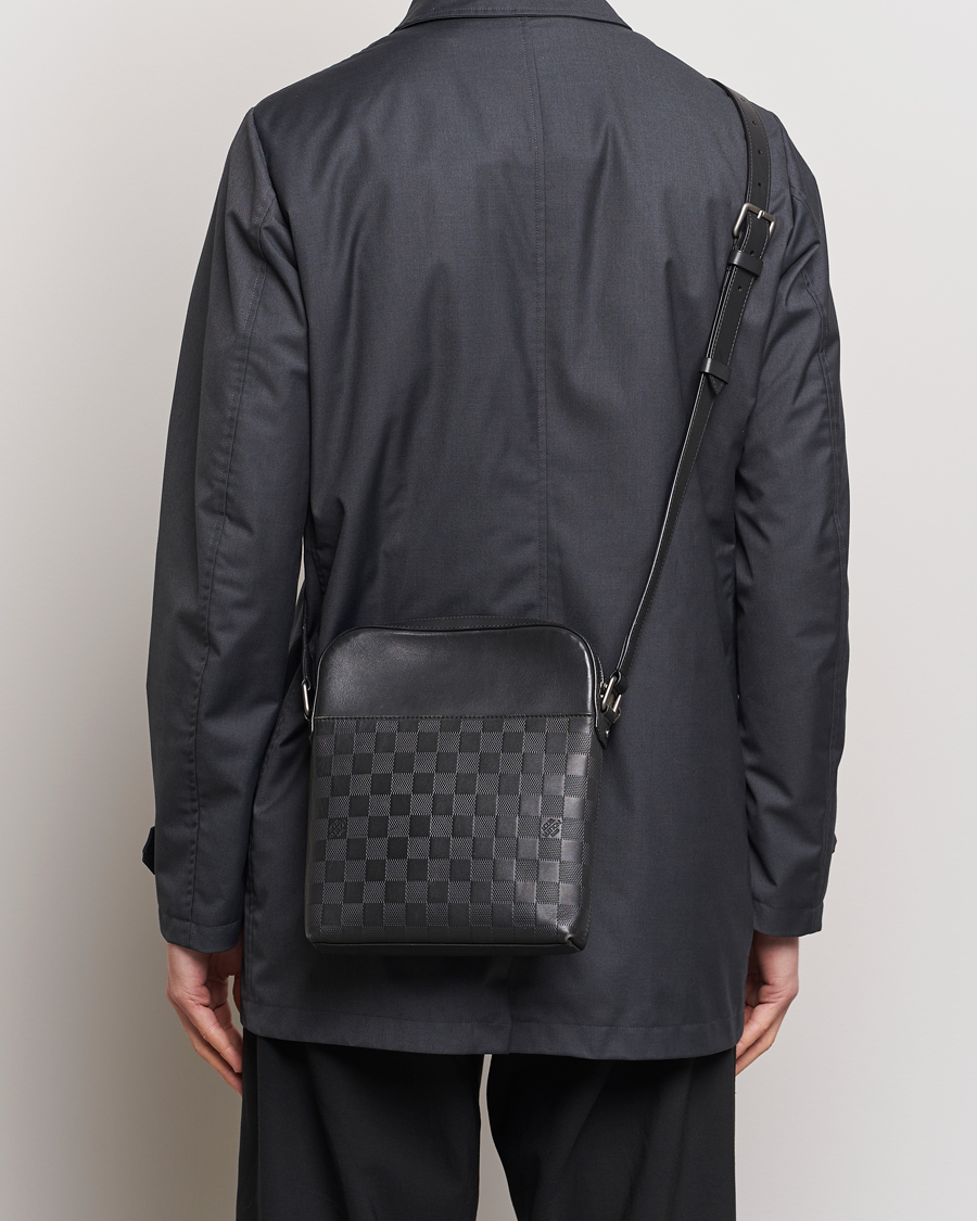Herr | Louis Vuitton Pre-Owned Damier Infini Pochette District Shoulder Bag | Louis Vuitton Pre-Owned | Damier Infini Pochette District Shoulder Bag