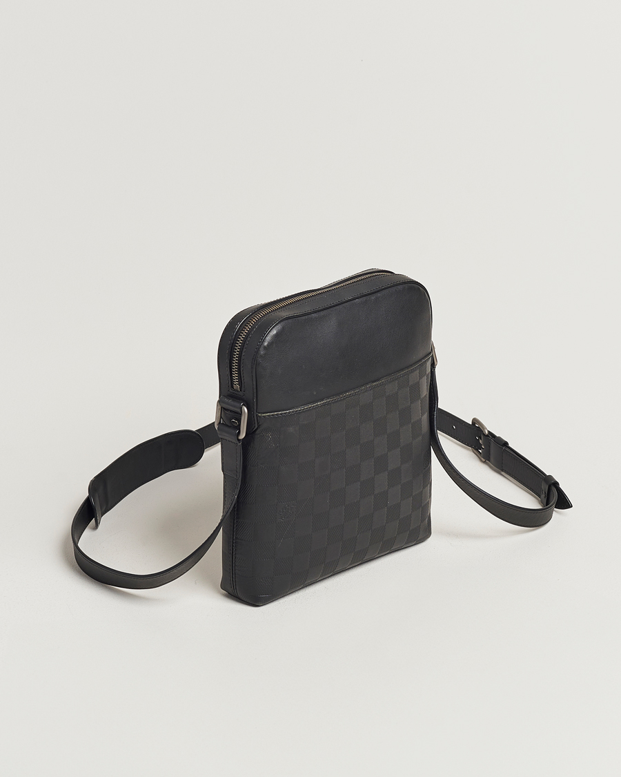 Herr | Louis Vuitton Pre-Owned Damier Infini Pochette District Shoulder Bag | Louis Vuitton Pre-Owned | Damier Infini Pochette District Shoulder Bag