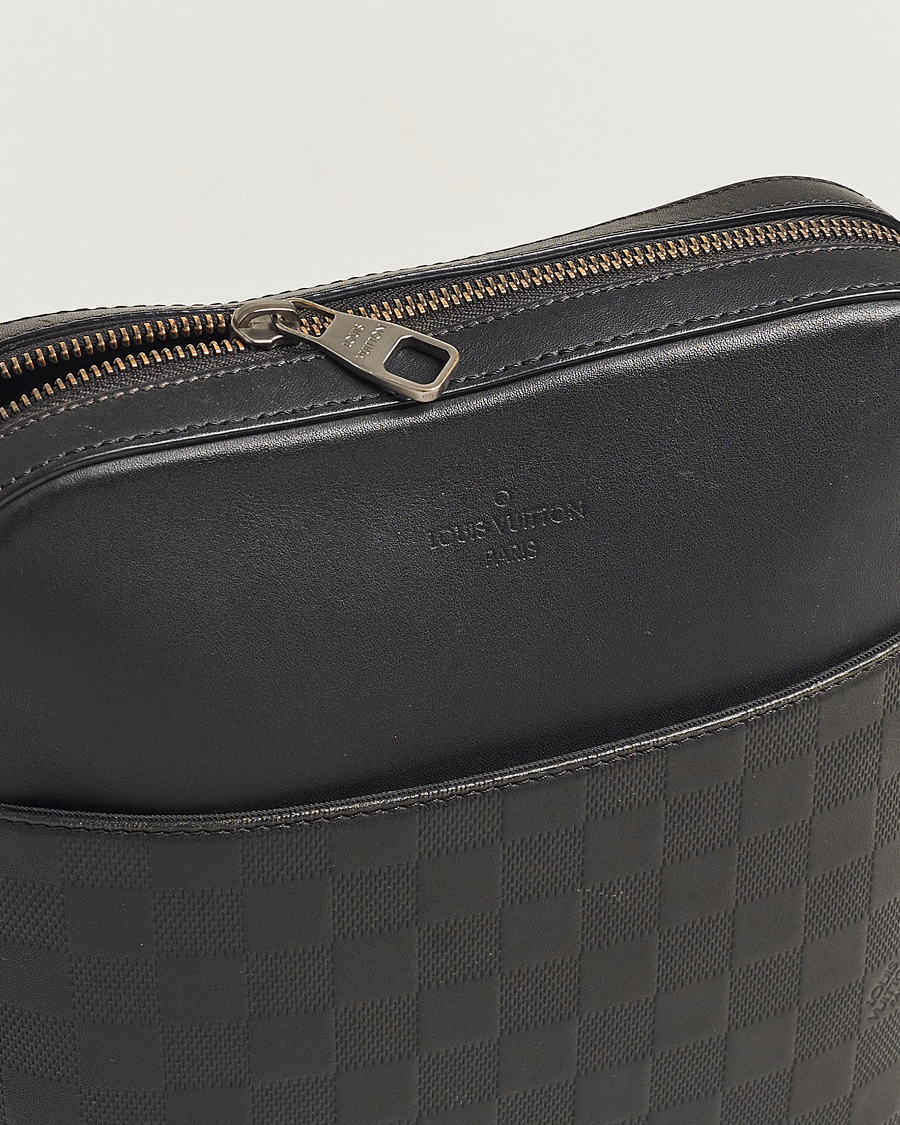 Herr | Louis Vuitton Pre-Owned Damier Infini Pochette District Shoulder Bag | Louis Vuitton Pre-Owned | Damier Infini Pochette District Shoulder Bag