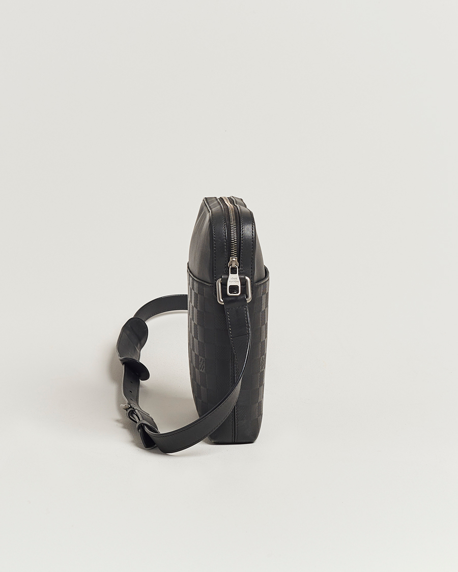 Herr | Louis Vuitton Pre-Owned Damier Infini Pochette District Shoulder Bag | Louis Vuitton Pre-Owned | Damier Infini Pochette District Shoulder Bag