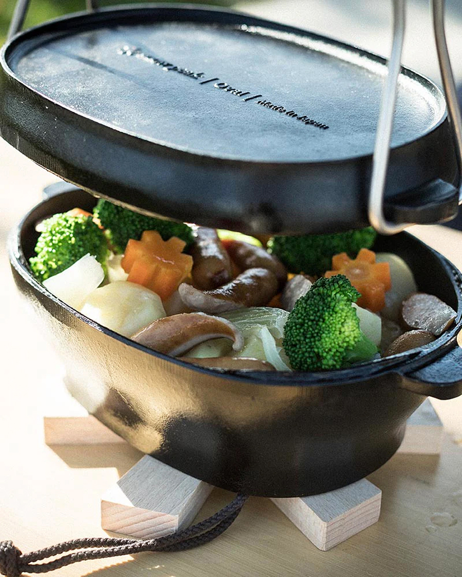 Herr | Outdoor living | Snow Peak | Micro Oval Cast Iron Oven