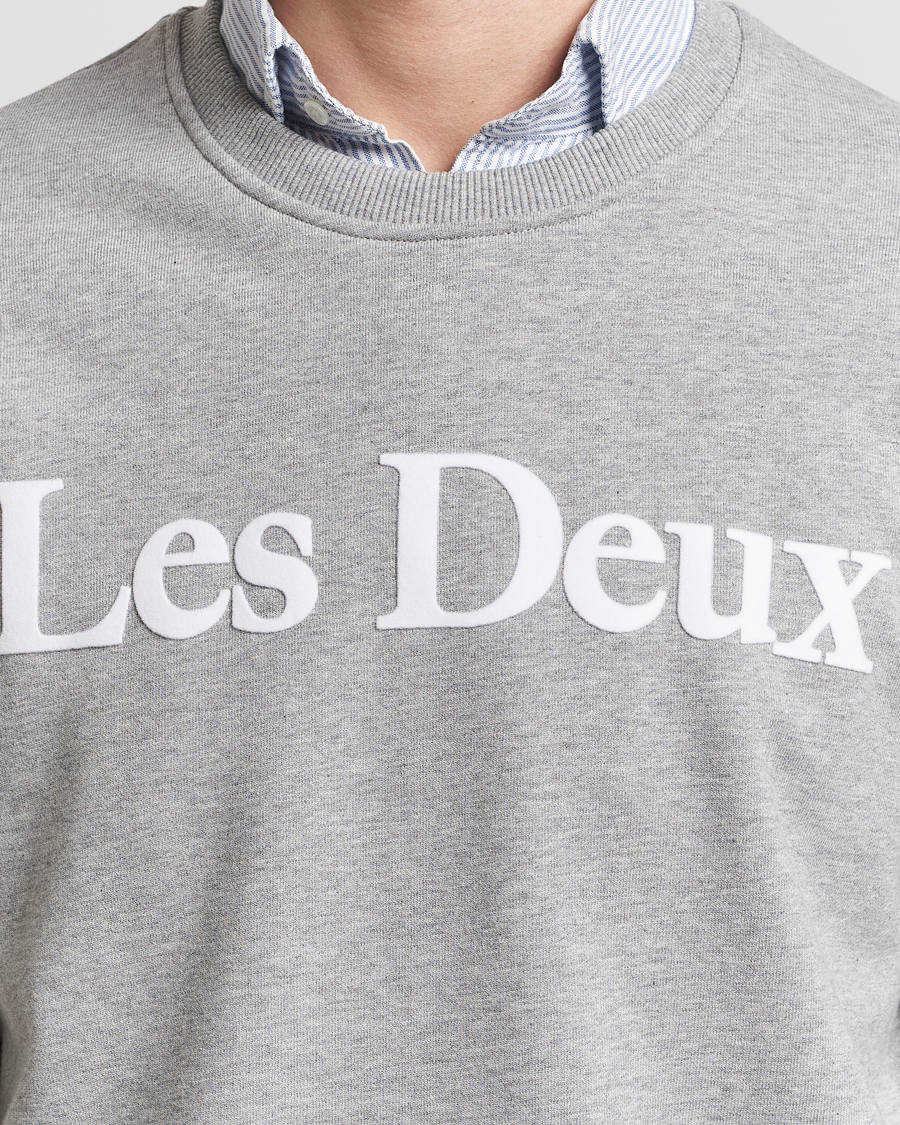 Herr | Tröjor | LES DEUX | Charles Logo Sweatshirt Light Grey Melange